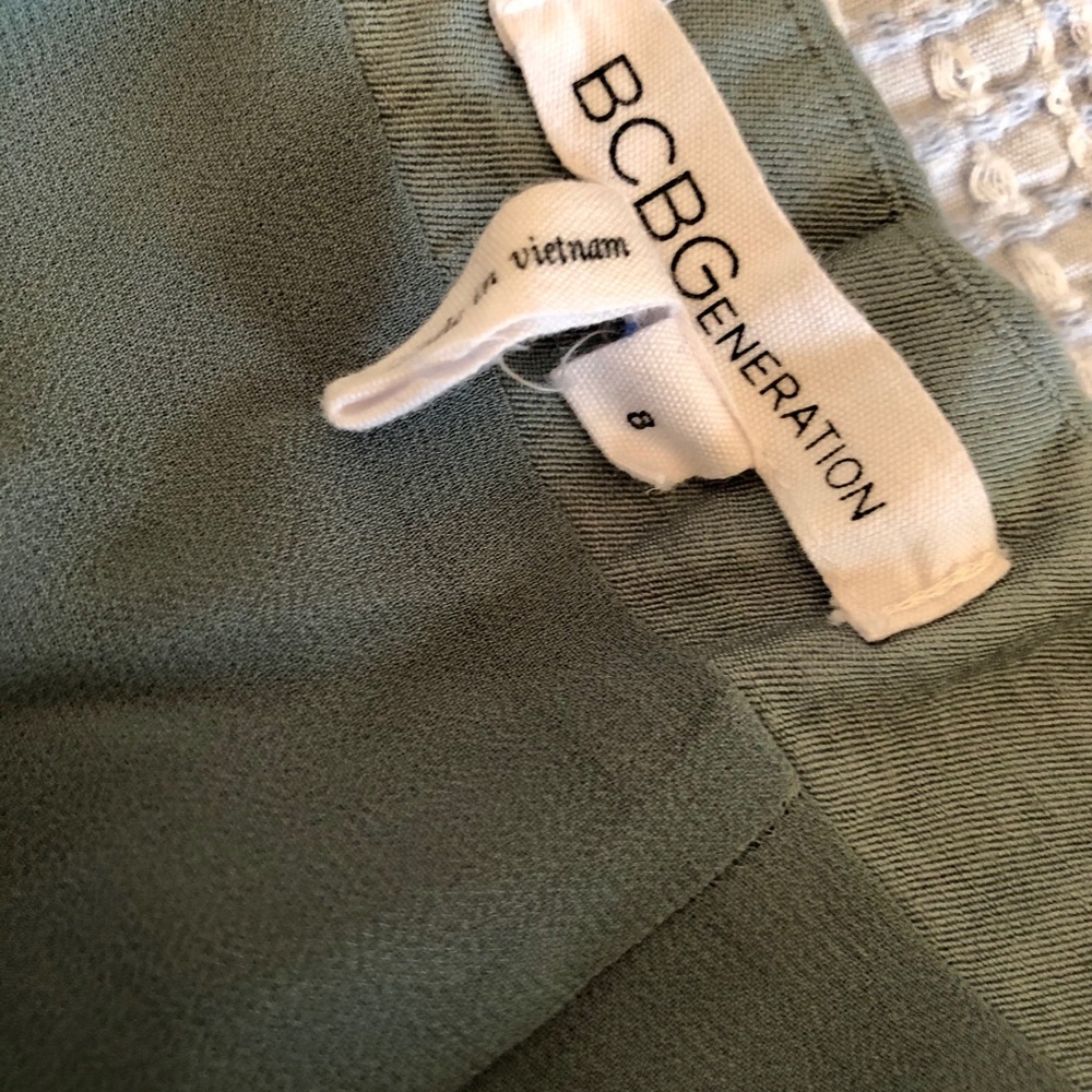 BCBGeneration Short - Picture 4 of 5